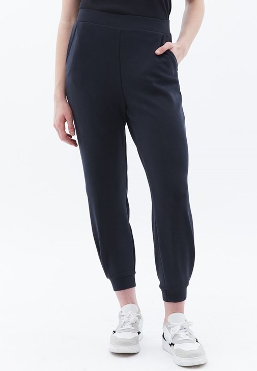 Jogger Pantolon ve Bodysuit Kombini