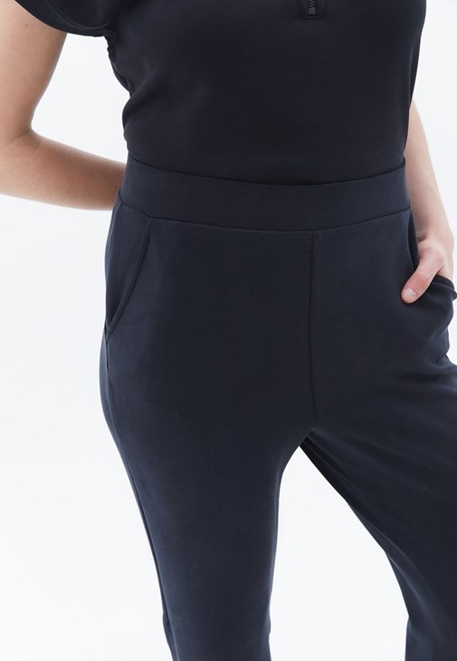 Jogger Pantolon ve Bodysuit Kombini