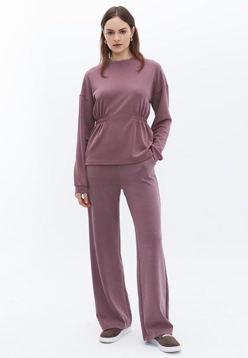 Yumuşak Dokulu Sweatshirt ve Yumuşak Dokulu Straight Pantolon Kombini