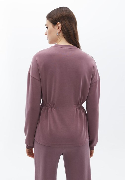 Yumuşak Dokulu Sweatshirt ve Yumuşak Dokulu Straight Pantolon Kombini