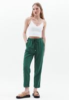 Women Green Linen Blended Carrot Fit Pants