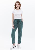 Women Green Linen Blended Carrot Fit Pants
