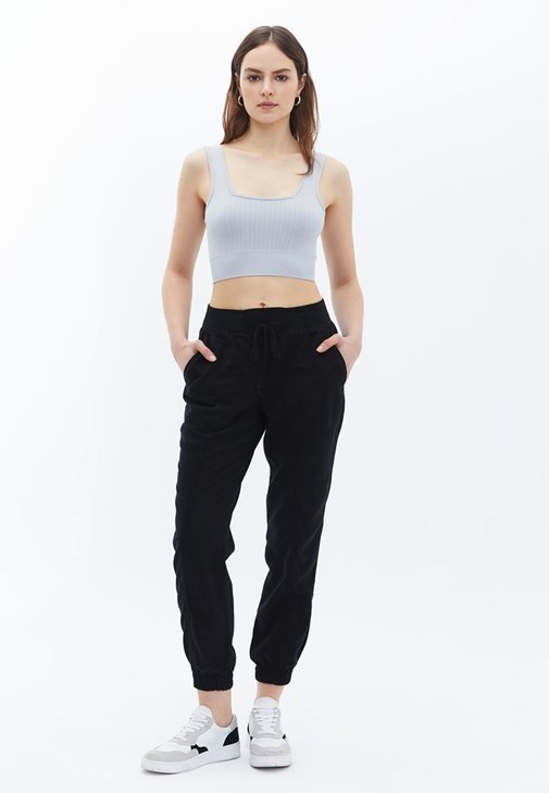 Orta Bel Jogger ve Dikişsiz Crop Top Kombini