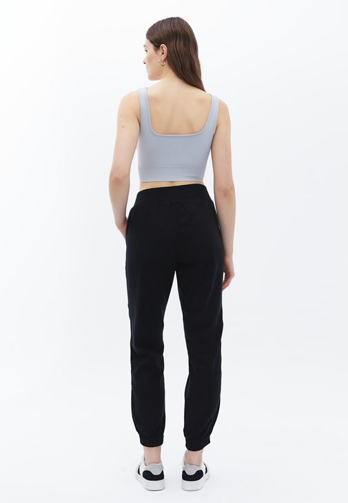 Orta Bel Jogger ve Dikişsiz Crop Top Kombini
