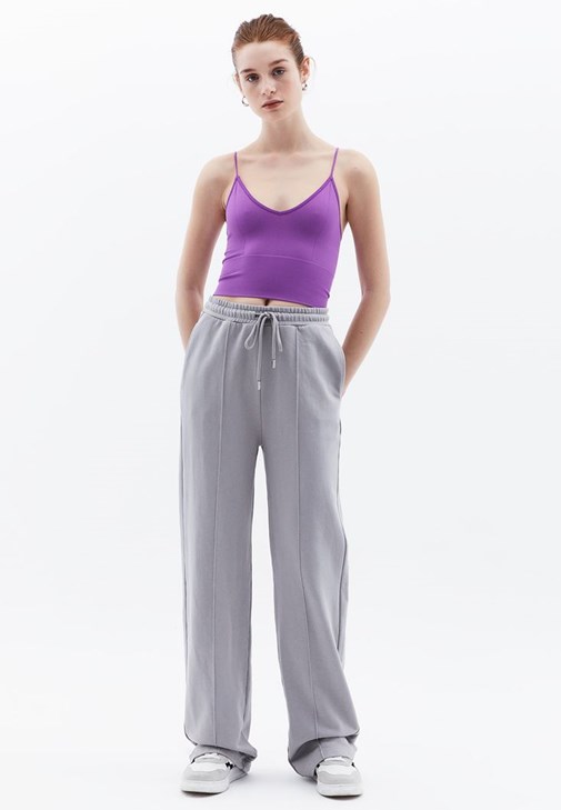 Dikişsiz Atlet ve Sweat Pantolon Kombini