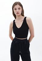 Women Black V-Neck Seamless Crop Singlet