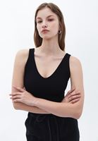 Women Black V-Neck Seamless Crop Singlet