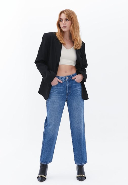 Crop Atlet ve Klasik Blazer Kombini