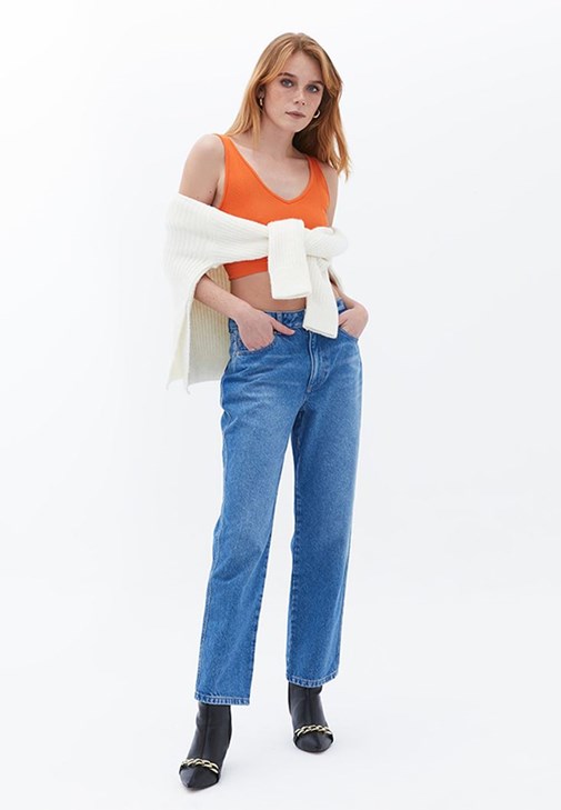 Crop Atlet ve Straight-Fit Pantolon Kombini