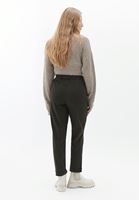 Women Green High Rise Carrot Fit Pants