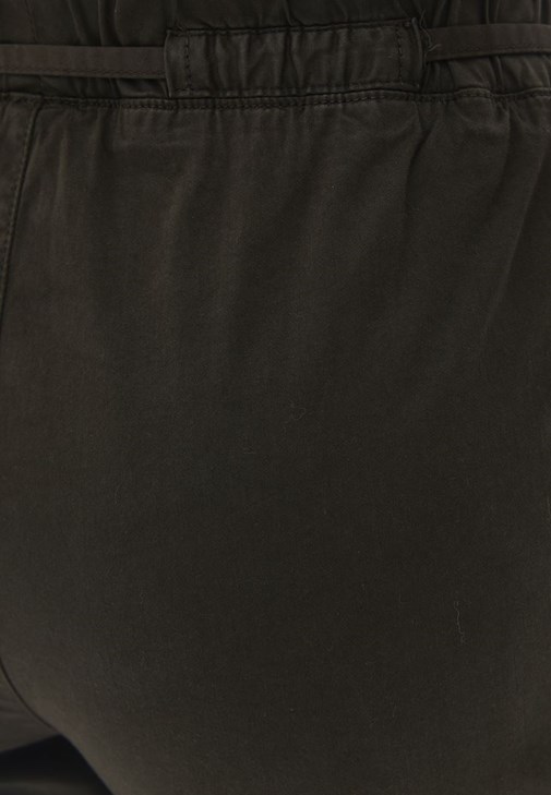 Carrot-Fit Pantolon ve Kazak Kombini