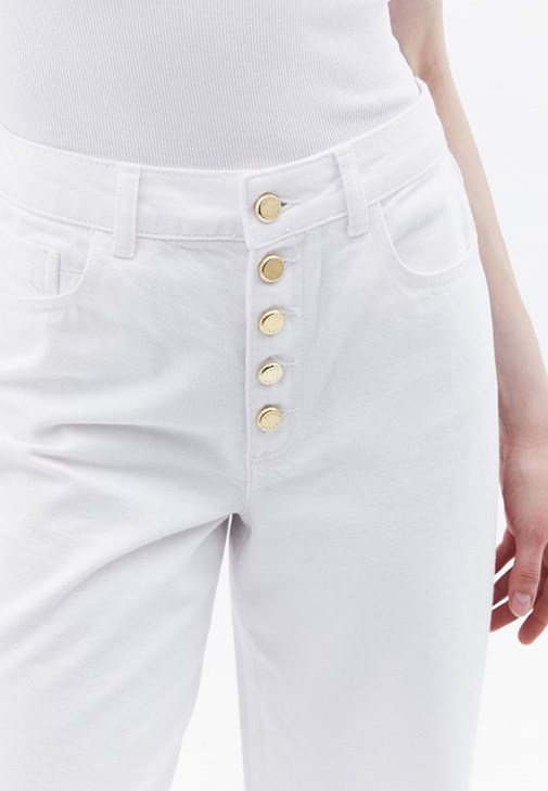 Düğmeli Pantolon ve Halter Yaka Atlet Kombini