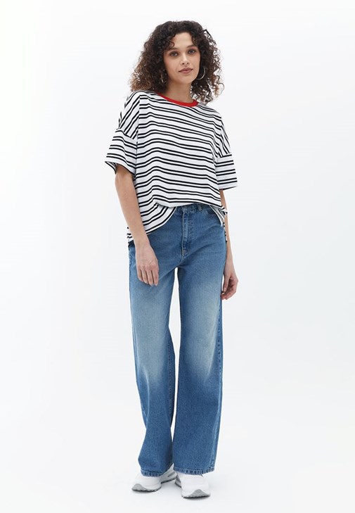 Oversize Tişört ve Wide-Leg Pantolon Kombini