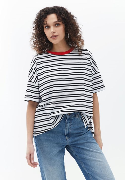 Oversize Tişört ve Wide-Leg Pantolon Kombini