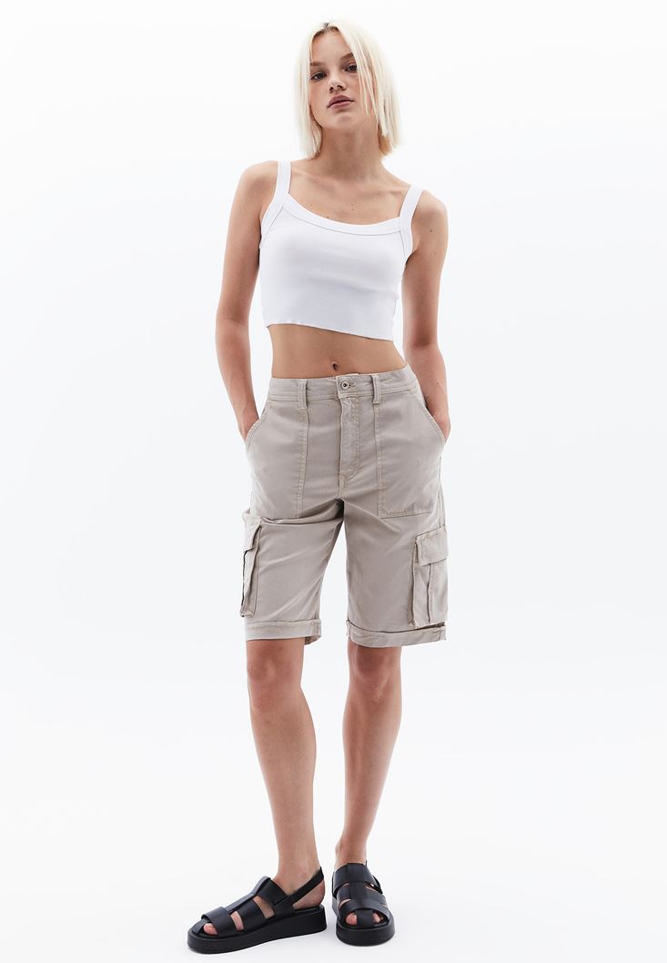 Women Beige Mid Rise Cargo Shorts with Belt