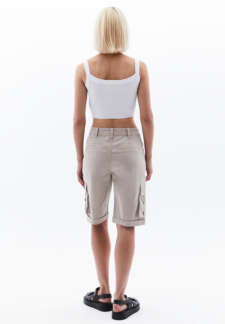 Women Beige Mid Rise Cargo Shorts with Belt