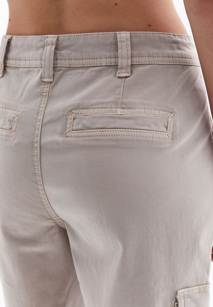 Women Beige Mid Rise Cargo Shorts with Belt