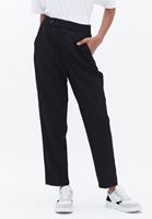 Women Black High Rise Carrot Fit Pants