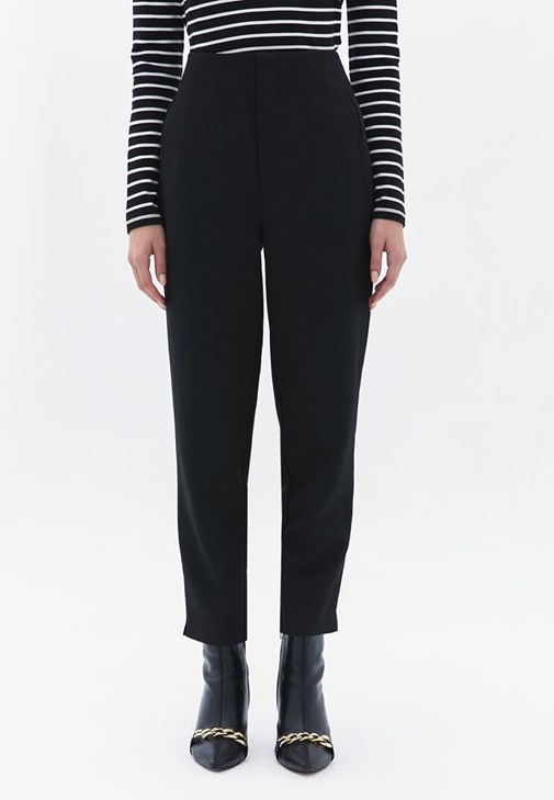 Crop Bluz ve Carrot-Fit Pantolon Kombini
