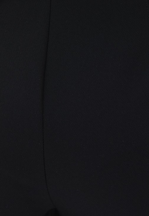 Crop Bluz ve Carrot-Fit Pantolon Kombini