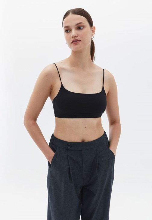 İnce Askılı Bralet ve Wide-Leg Pantolon Kombini