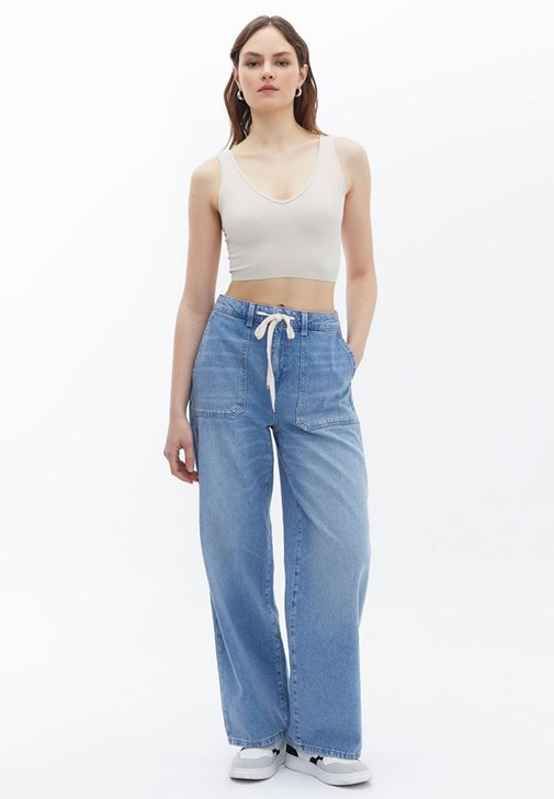 Barrel-Fit Pantolon ve Crop Atlet Kombini