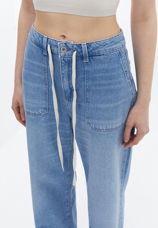 Barrel-Fit Pantolon ve Crop Atlet Kombini