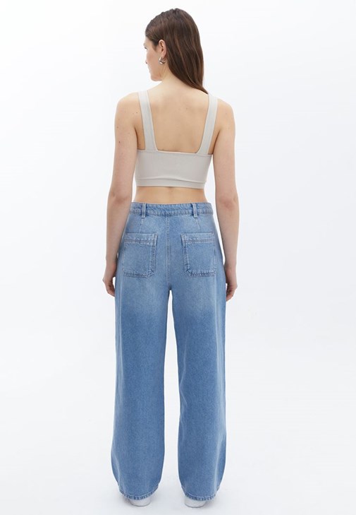 Barrel-Fit Pantolon ve Crop Atlet Kombini