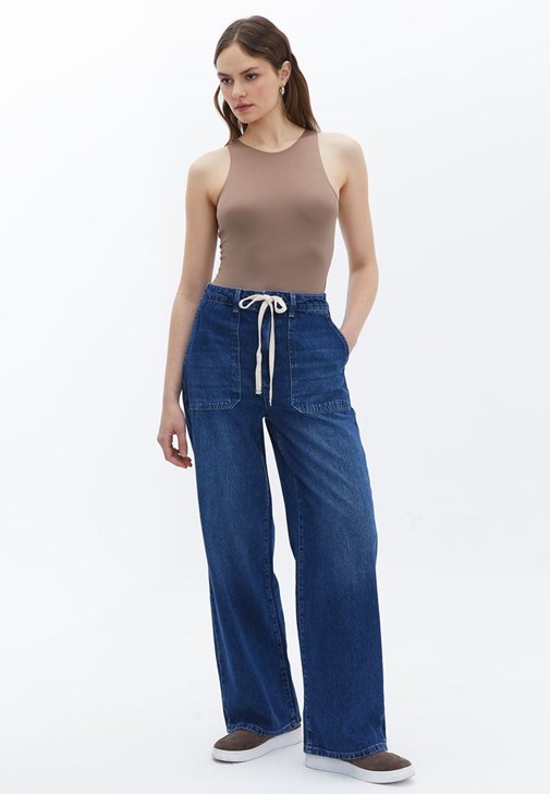Barrel-Fit Pantolon ve Bodysuit Kombini
