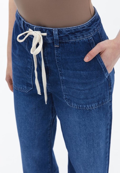Barrel-Fit Pantolon ve Bodysuit Kombini