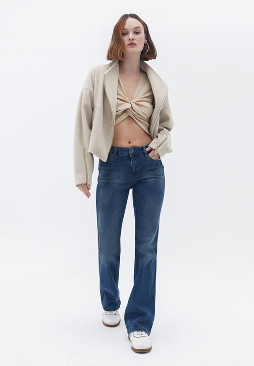 Büzgülü Bluz ve Denim Pantolon Kombini
