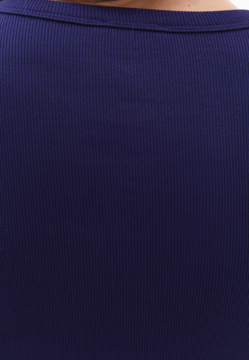 Düğme Detaylı Tişört ve Baggy-Fit Pantolon Kombini