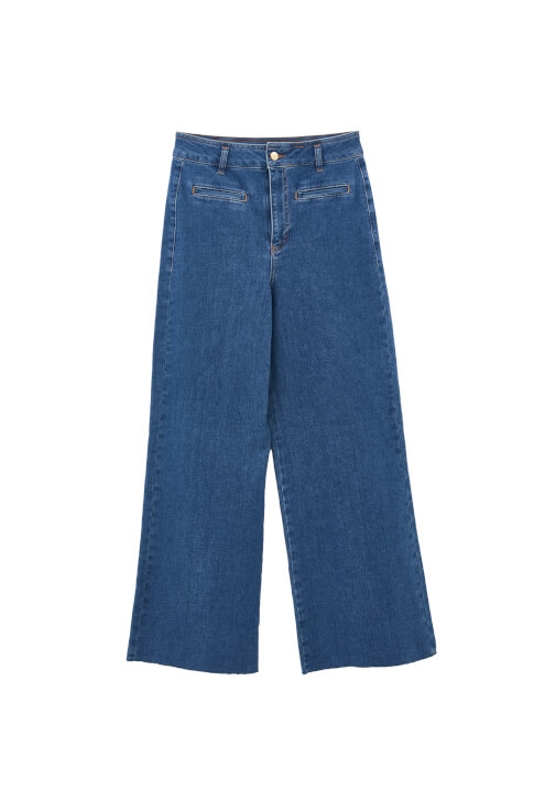 Wide-Leg Pantolon ve Dantel Tişört Kombini