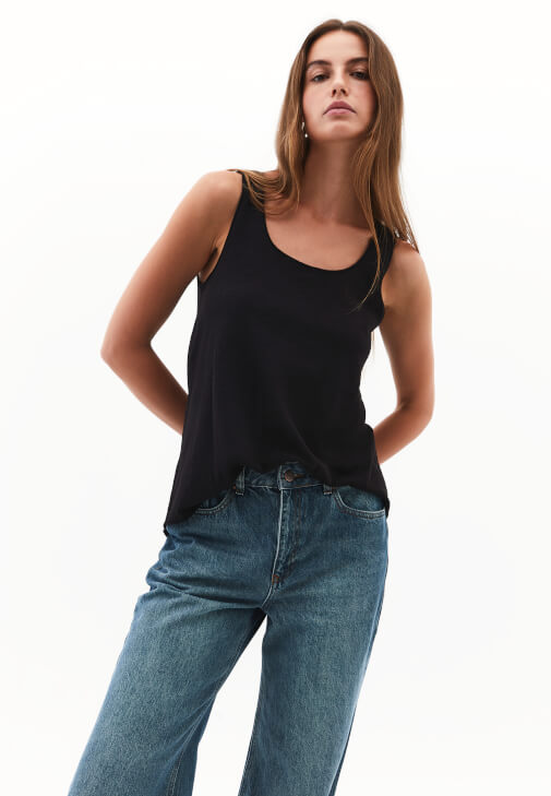 U Yaka Atlet ve Bootcut Denim Kombini
