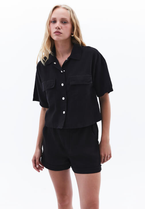 Oversize Cepli Gömlek ve Mini Şort Kombini