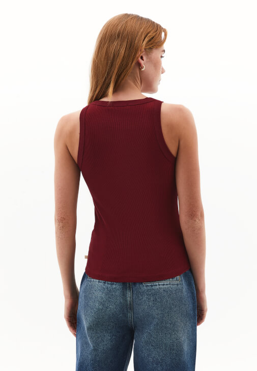 Halter Yaka Atlet ve Bermuda Şort Kombini