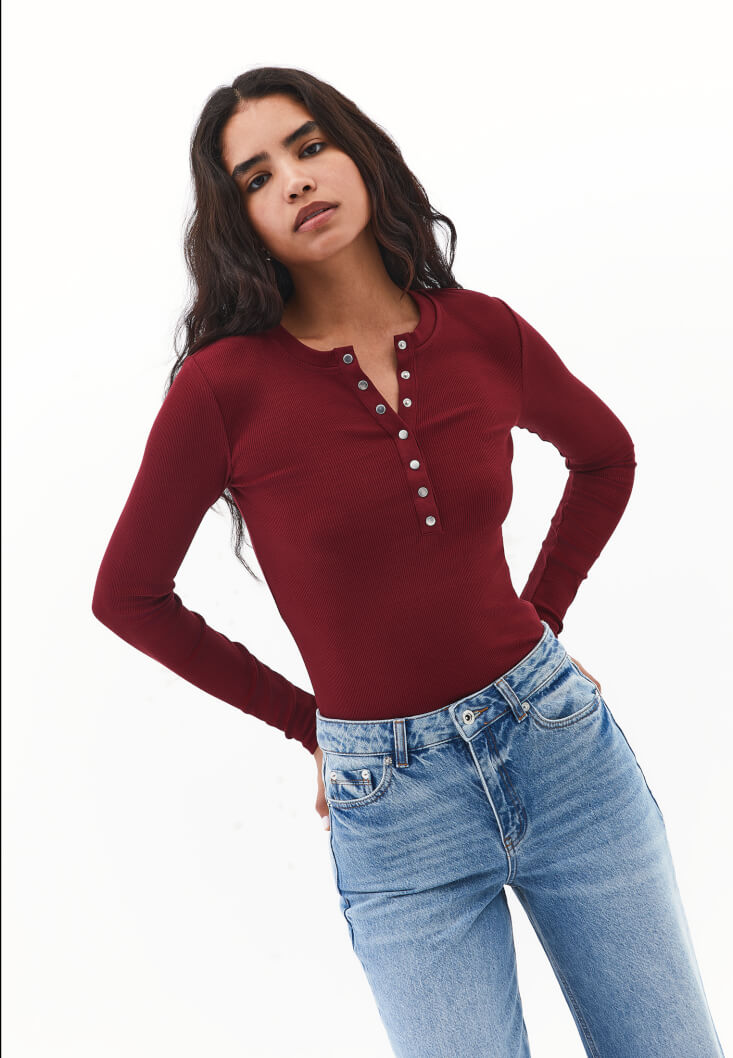 Women Bordeaux Snap-Detail T-Shirt