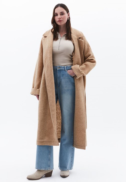 Fermuarlı Tişört ve Wide-Leg Pantolon Kombini
