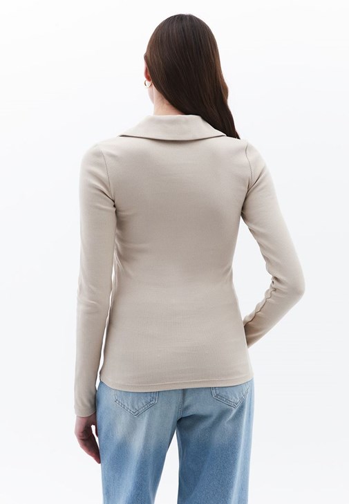 Fermuarlı Tişört ve Wide-Leg Pantolon Kombini