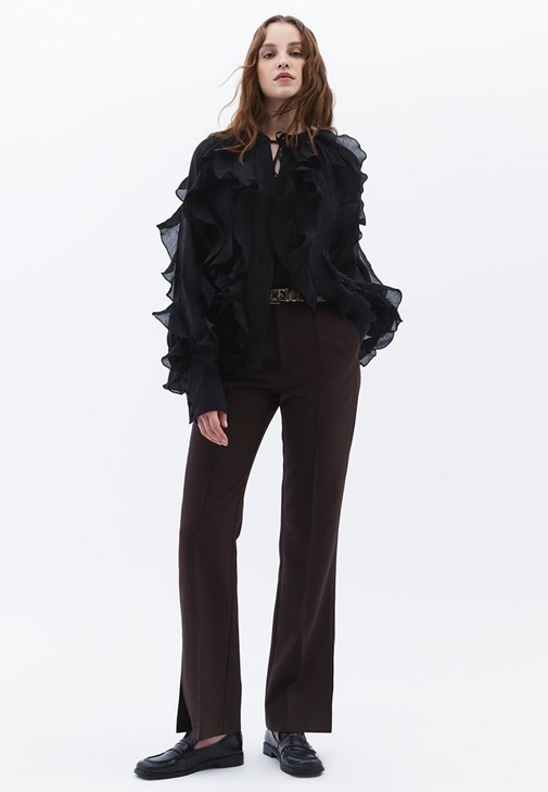 Bootcut Pantolon ve Crop Kazak Kombini