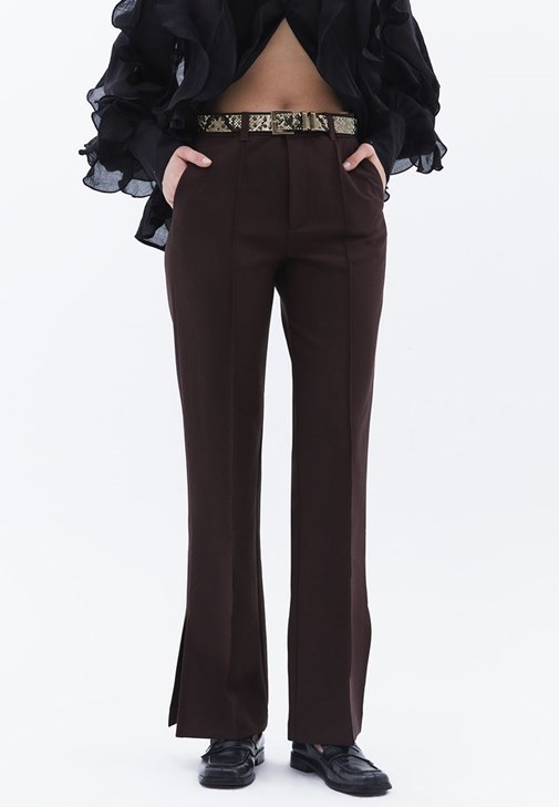 Bootcut Pantolon ve Crop Kazak Kombini