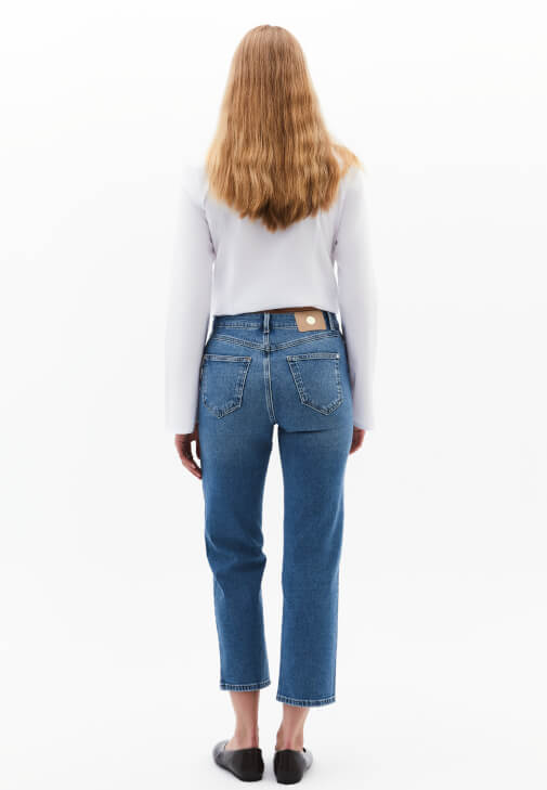 Straight-Fit Pantolon ve Pileli Gömlek Kombini