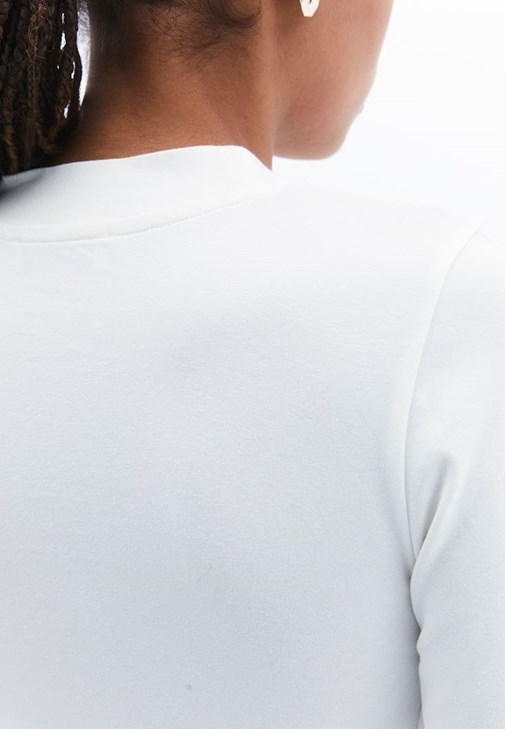 Korse Detaylı Tişört ve Wide-Leg Pantolon Kombini