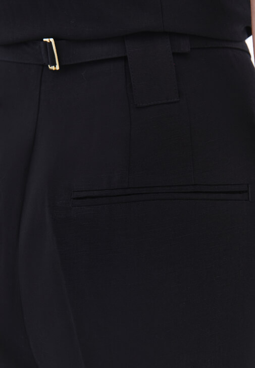 Keten Wide-Leg Pantolon ve Keten Yelek Kombini