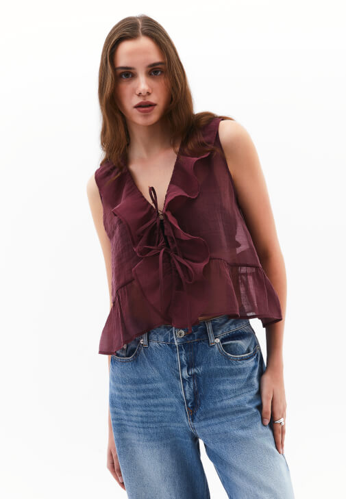 Fırfırlı Bluz ve Bol Paça Denim Pantolon Kombini