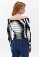 Women Mixed Boat Neck Knitwear