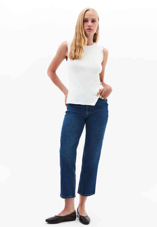 Düğmeli Atlet ve Straight-Fit Pantolon Kombini