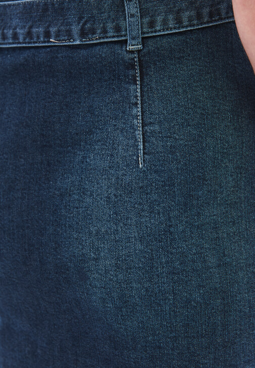 Denim Mini Etek ve Tişört Kombini