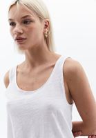 Women White Cotton Blended Scope Neck Singlet