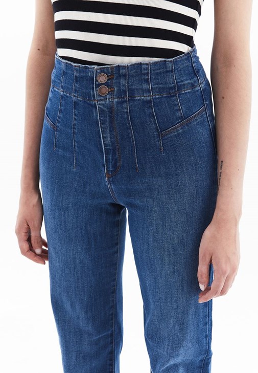 Bootcut Pantolon ve Çizgili Tişört Kombini